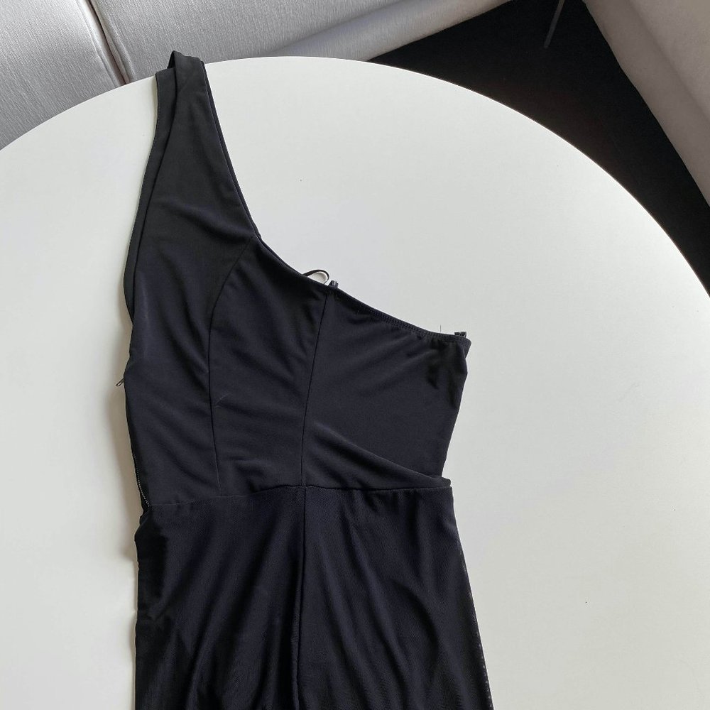 one shoulder black dress